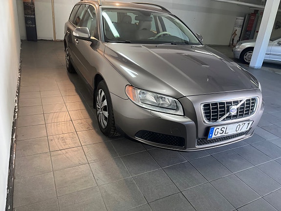 Volvo V70 4 of 10