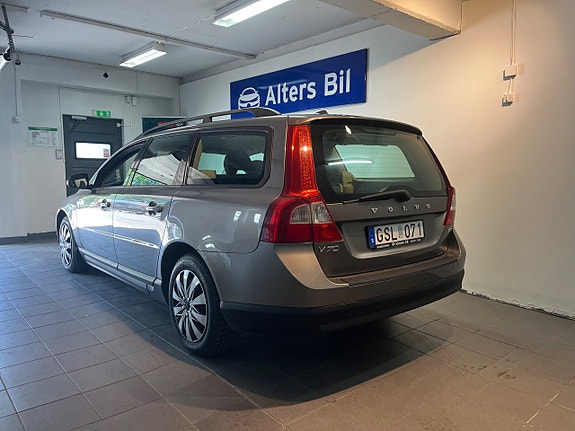 Volvo V70 2 of 10