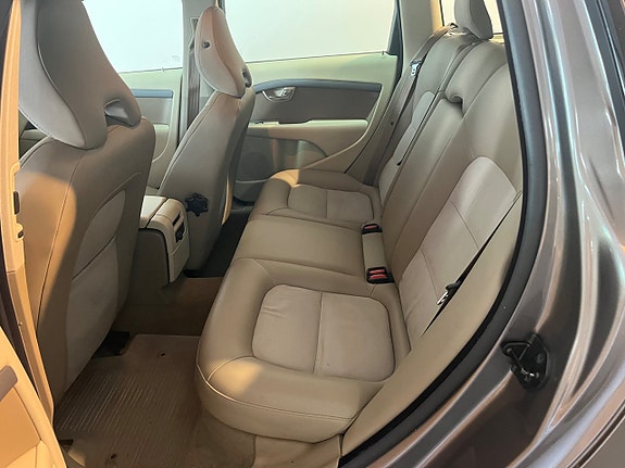 Volvo V70 8 of 10