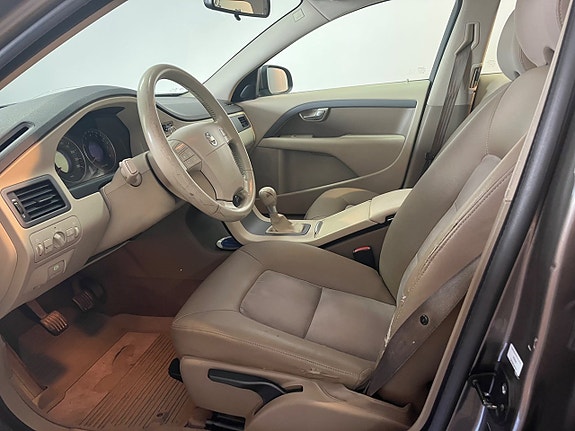 Volvo V70 7 of 10