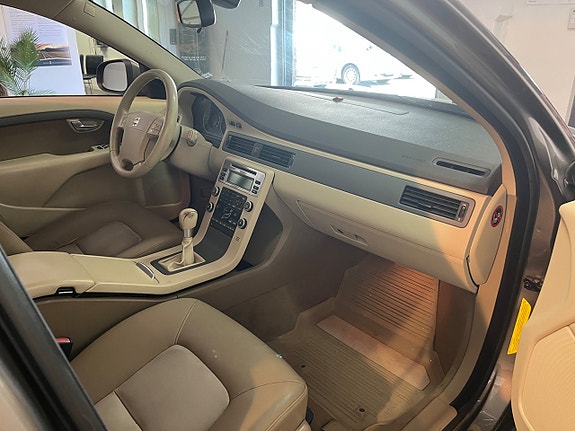 Volvo V70 9 of 10