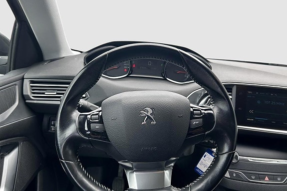 Peugeot 308 4 of 5