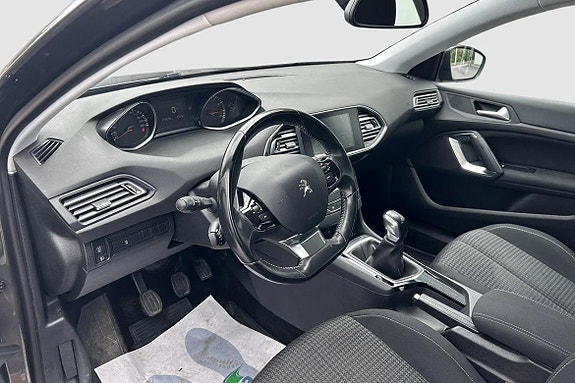 Peugeot 308 6 of 8