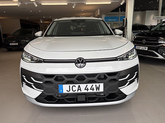 Volkswagen T-Roc 2 of 15