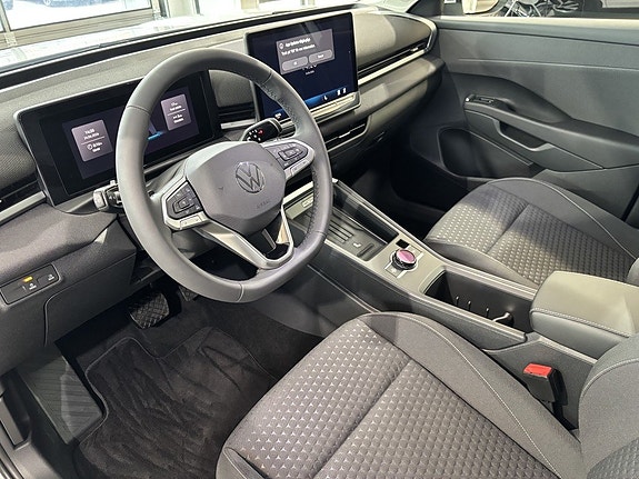 Volkswagen T-Roc 8 of 15