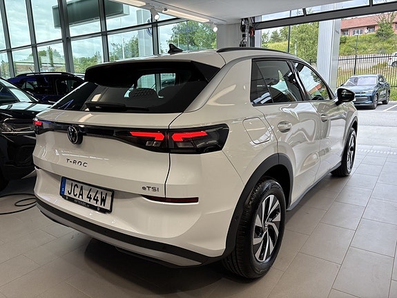 Volkswagen T-Roc 4 of 15