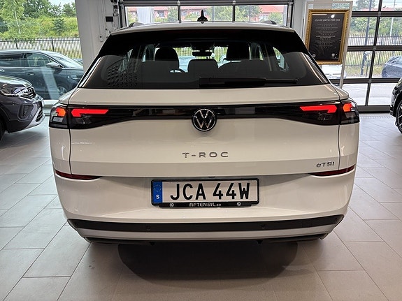 Volkswagen T-Roc 6 of 15