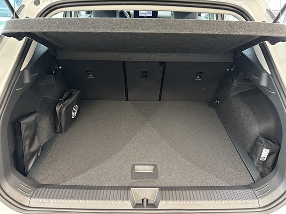 Volkswagen T-Roc 15 of 15