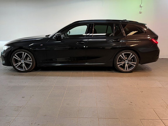 BMW 330d 2 of 5