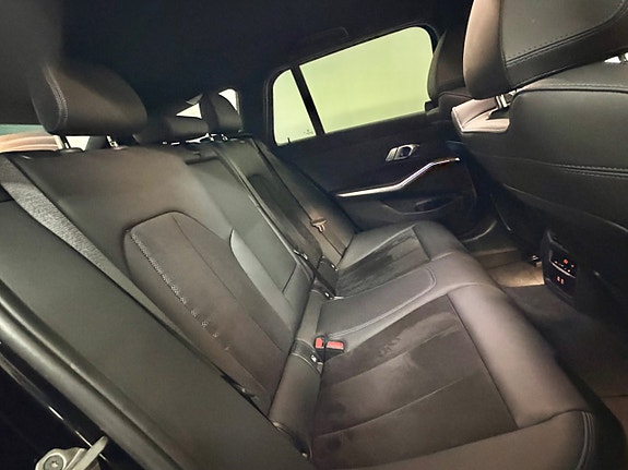 BMW 330d 5 of 5