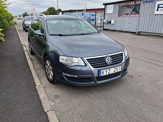 Volkswagen Passat 2 of 5