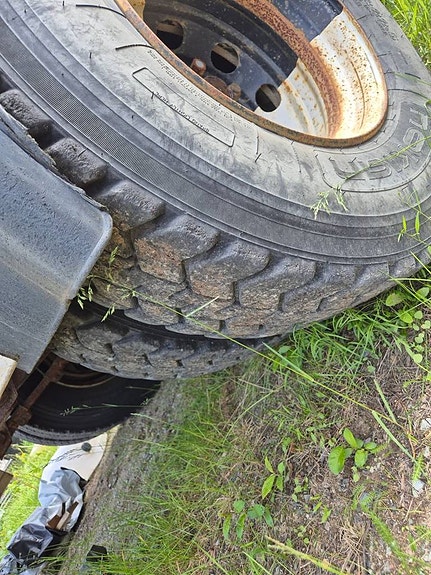 Nummi Tippkärra 14,5 ton boggikärra Alu lämmar Bra däck 11 of 12