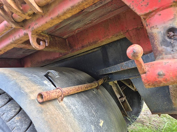 Nummi Tippkärra 14,5 ton boggikärra Alu lämmar Bra däck 9 of 12