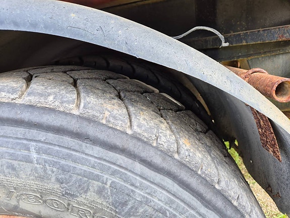 Nummi Tippkärra 14,5 ton boggikärra Alu lämmar Bra däck 7 of 12
