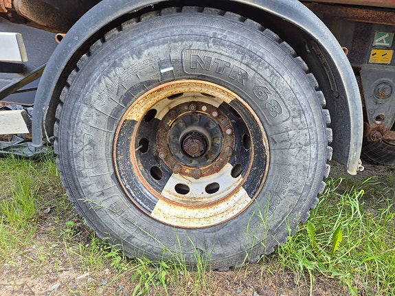 Nummi Tippkärra 14,5 ton boggikärra Alu lämmar Bra däck 10 of 12