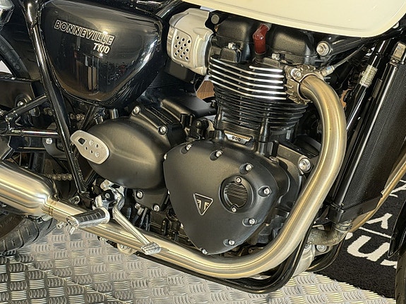 Triumph Bonneville T100 6 of 9