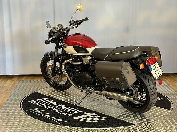 Triumph Bonneville T100 3 of 5