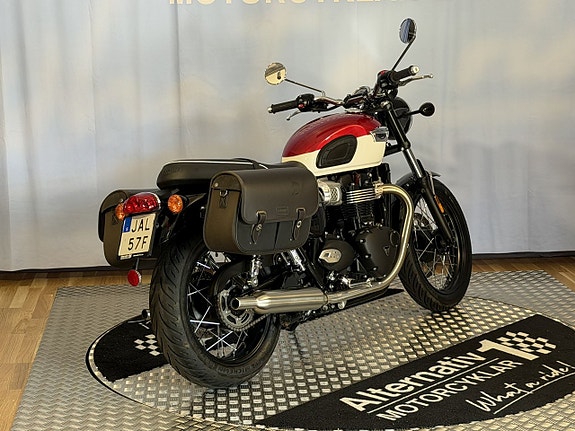 Triumph Bonneville T100 2 of 5