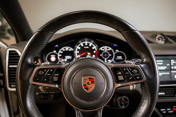 Porsche Cayenne 15 of 29