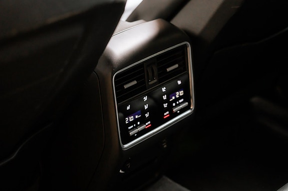 Porsche Cayenne 21 of 29