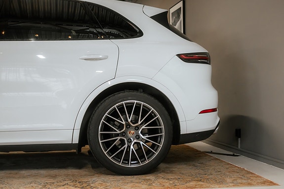 Porsche Cayenne 7 of 29
