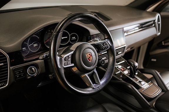 Porsche Cayenne 13 of 29