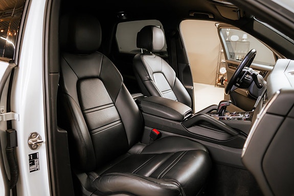 Porsche Cayenne 28 of 29