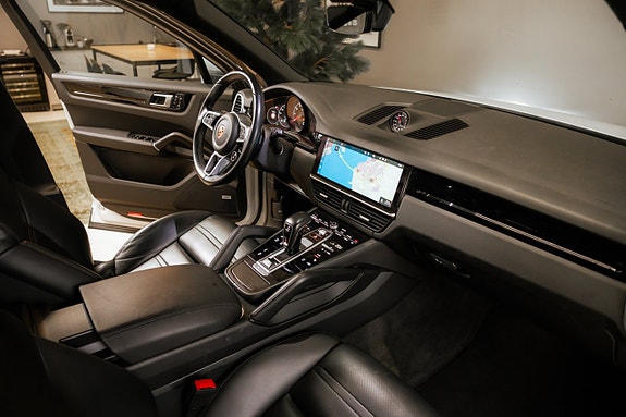 Porsche Cayenne 24 of 29
