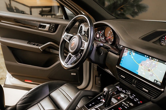 Porsche Cayenne 25 of 29