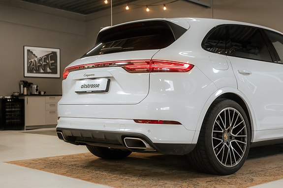 Porsche Cayenne 9 of 29