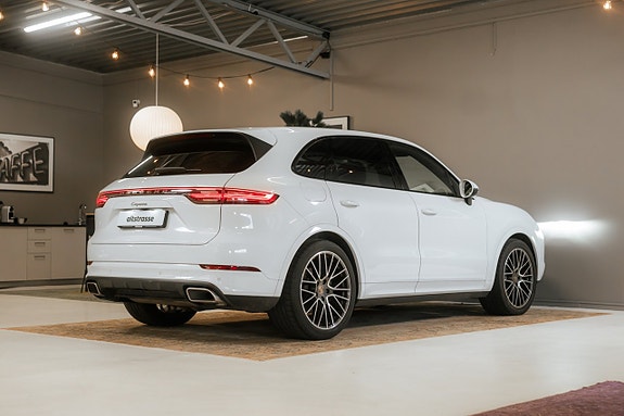 Porsche Cayenne 8 of 29