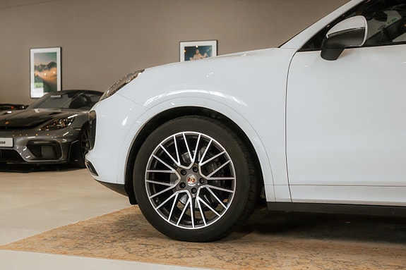 Porsche Cayenne 6 of 29