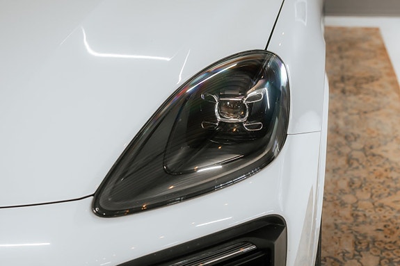 Porsche Cayenne 3 of 5