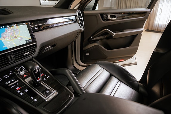 Porsche Cayenne 19 of 29