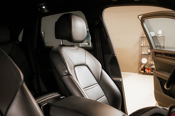 Porsche Cayenne 29 of 29