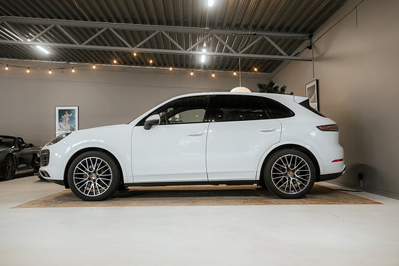 Porsche Cayenne 5 of 5