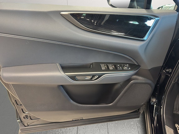 Lexus NX350h 25 of 25