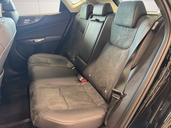 Lexus NX350h 13 of 25