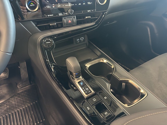Lexus NX350h 17 of 25