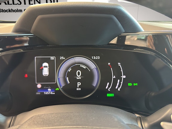 Lexus NX350h 16 of 25