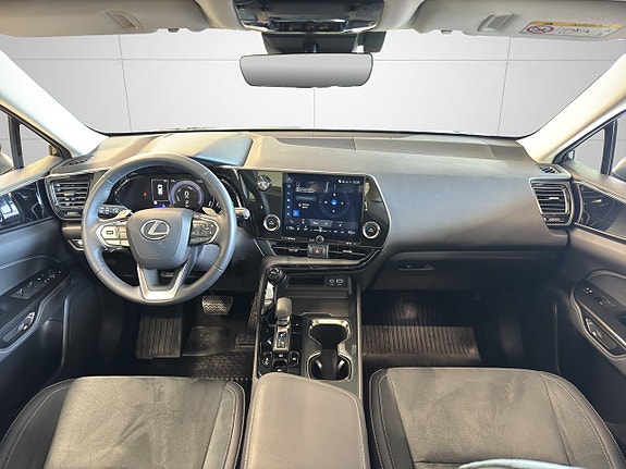 Lexus NX350h 14 of 25