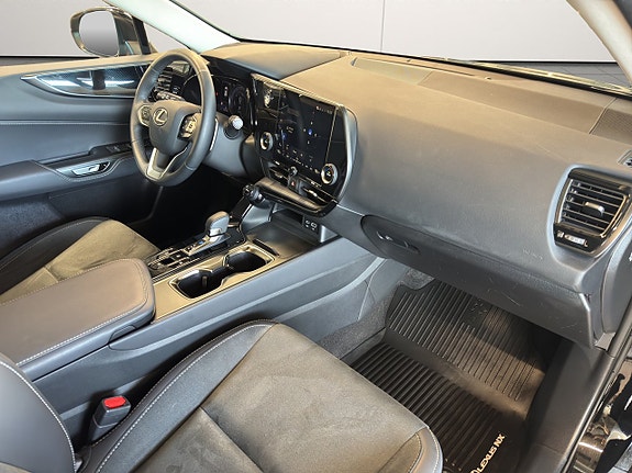 Lexus NX350h 12 of 25