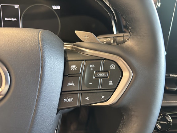 Lexus NX350h 22 of 25