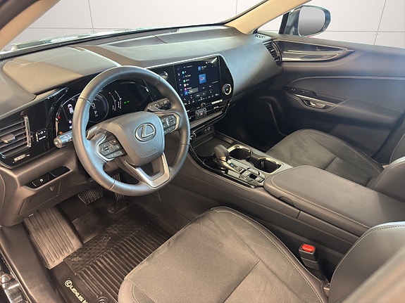 Lexus NX350h 9 of 25