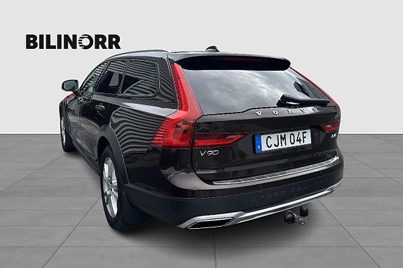 Volvo V90 Cross Country 3 of 5