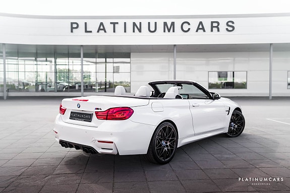 BMW M4 2 of 5