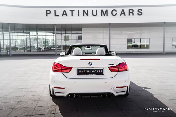 BMW M4 4 of 5
