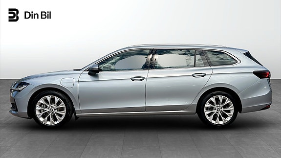 Skoda Superb 2 of 5