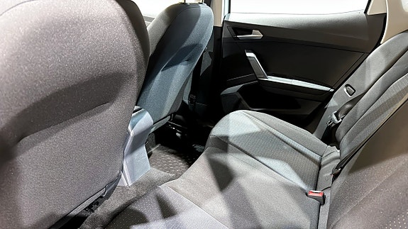 Seat Arona 11 of 17
