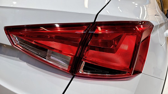 Seat Arona 13 of 17